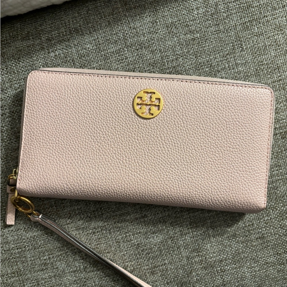 Everly Passport Continental Wallet